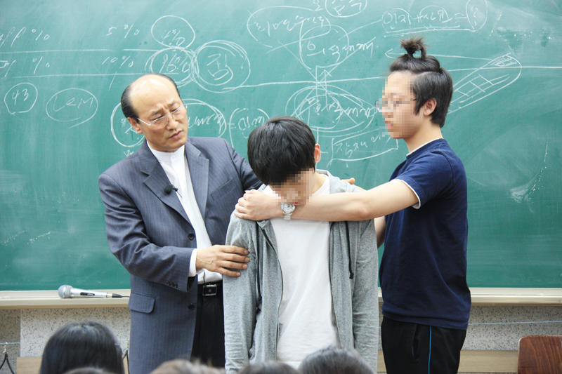 입시생이 순간적으로 깊은잠에 빠집니다